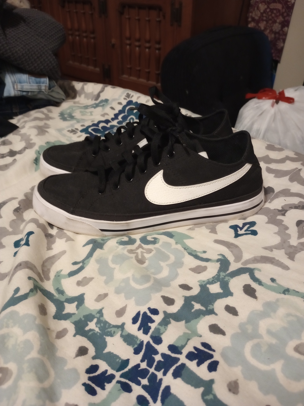 Nike Black Low-Top Sneakers with White Swoosh
